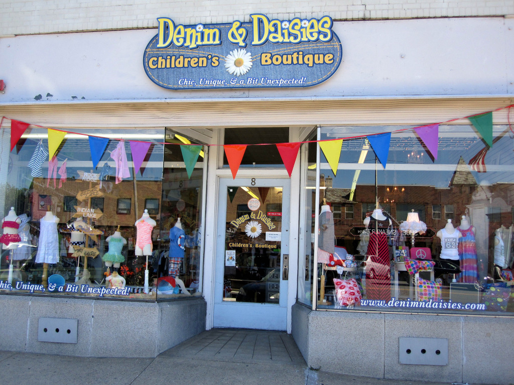 Denim_and_Daisies_Boutique_Exterior